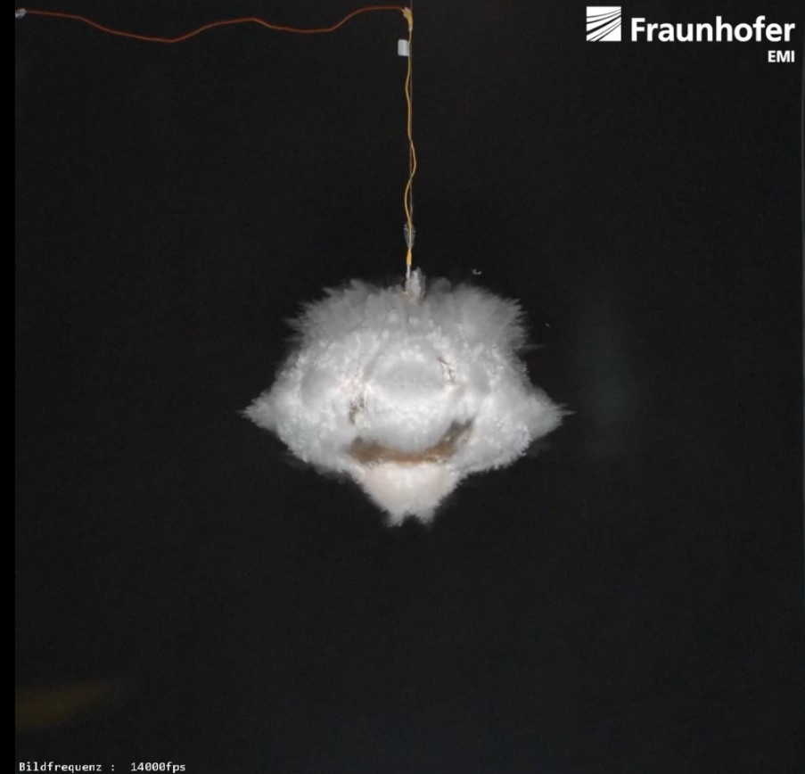 Symbolisiert die Wasser-Aerosol-Wolke des Dispersionslöschens